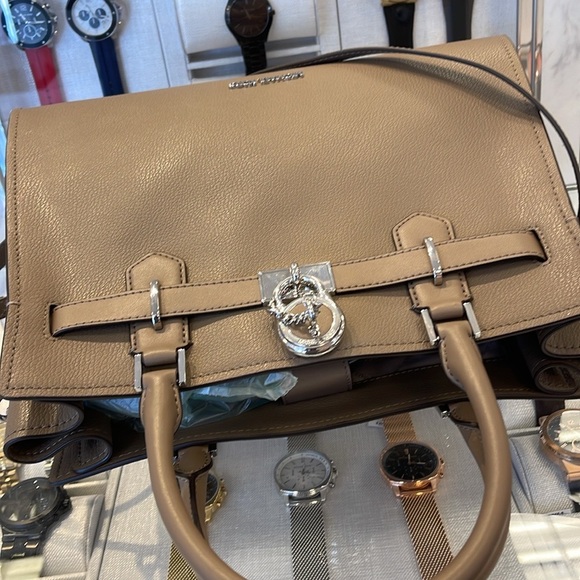 MICHAEL KORS HAMILTON MEDIUM SATCHEL
COLOR: Dusk
NWT - Picture 9 of 16